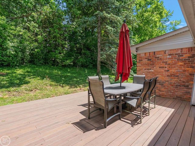 4547 Valleyview Drive, West Bloomfield, MI 48323