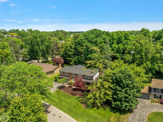 4547 Valleyview Drive, West Bloomfield, MI 48323