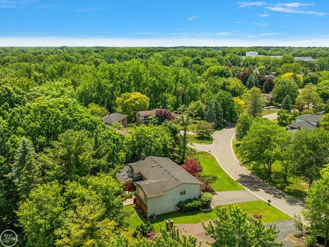 4547 Valleyview Drive, West Bloomfield, MI 48323