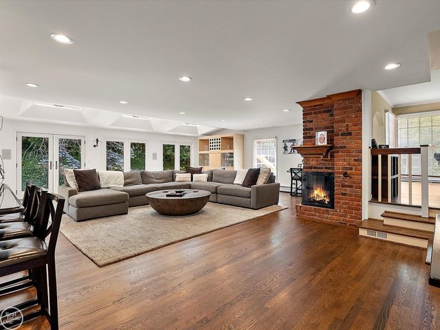 4547 Valleyview Drive, West Bloomfield, MI 48323