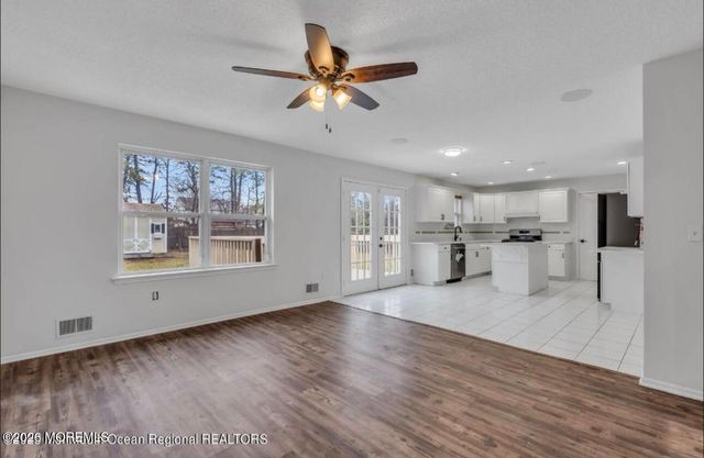 5 Laketree Court, Manchester, NJ 08759