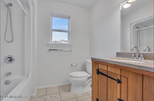 5 Laketree Court, Manchester, NJ 08759