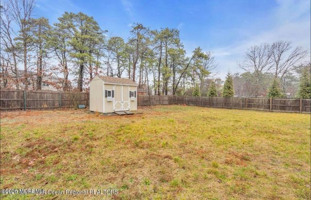 5 Laketree Court, Manchester, NJ 08759