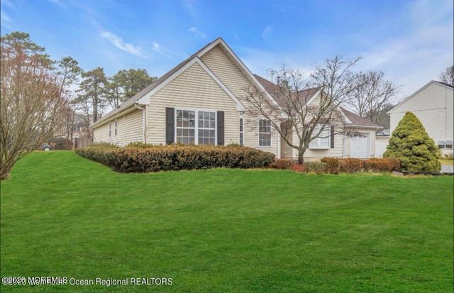 5 Laketree Court, Manchester, NJ 08759