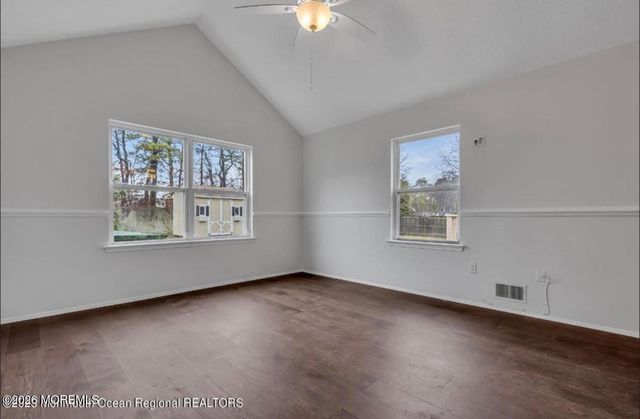 5 Laketree Court, Manchester, NJ 08759