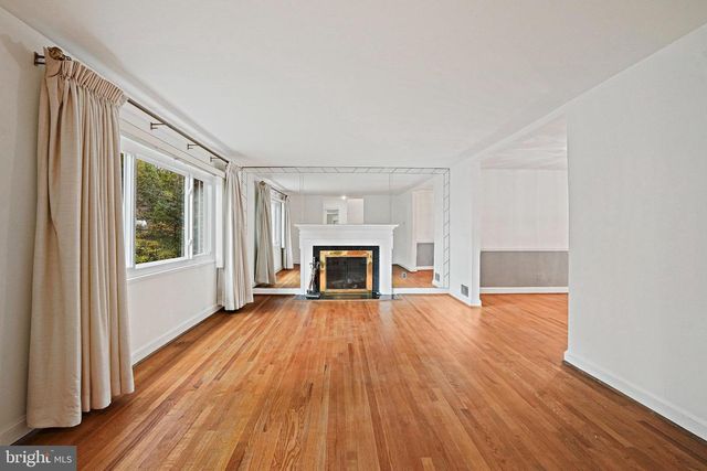 5747 27TH ST NW, Washington, DC 20015