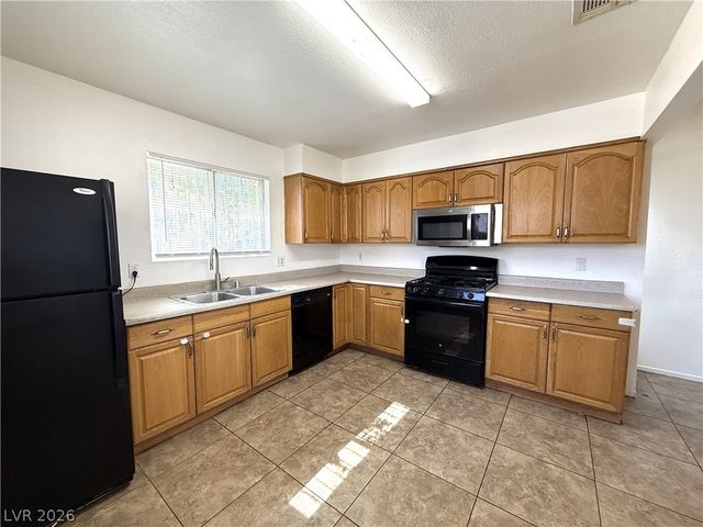 2220 La Sombra Street, Las Vegas, NV 89108