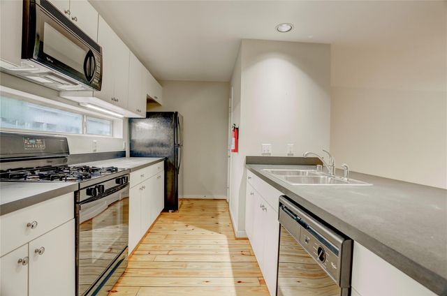 910 Ruthven Street, Houston, TX 77019