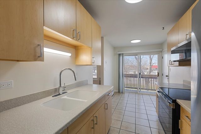 701 S Elmhurst Road H, Des Plaines, IL 60016