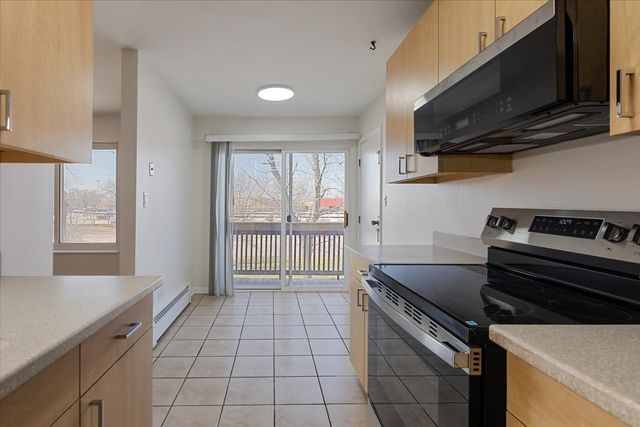 701 S Elmhurst Road H, Des Plaines, IL 60016
