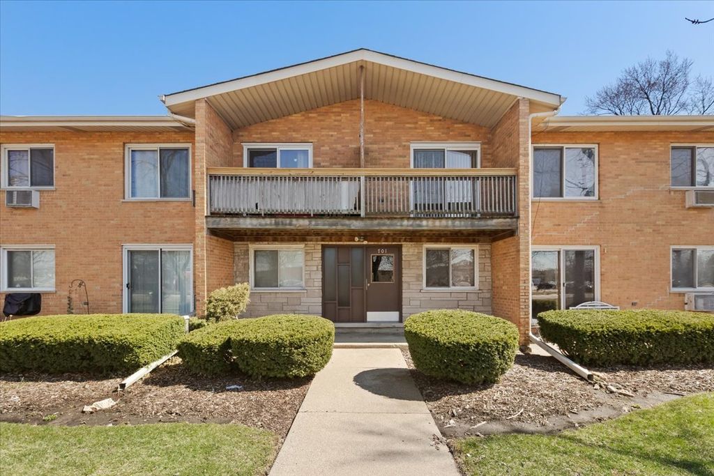 701 S Elmhurst Road H, Des Plaines, IL 60016