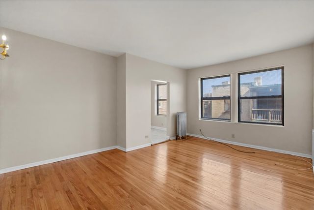 1934 E 74th Street 303, Chicago, IL 60649