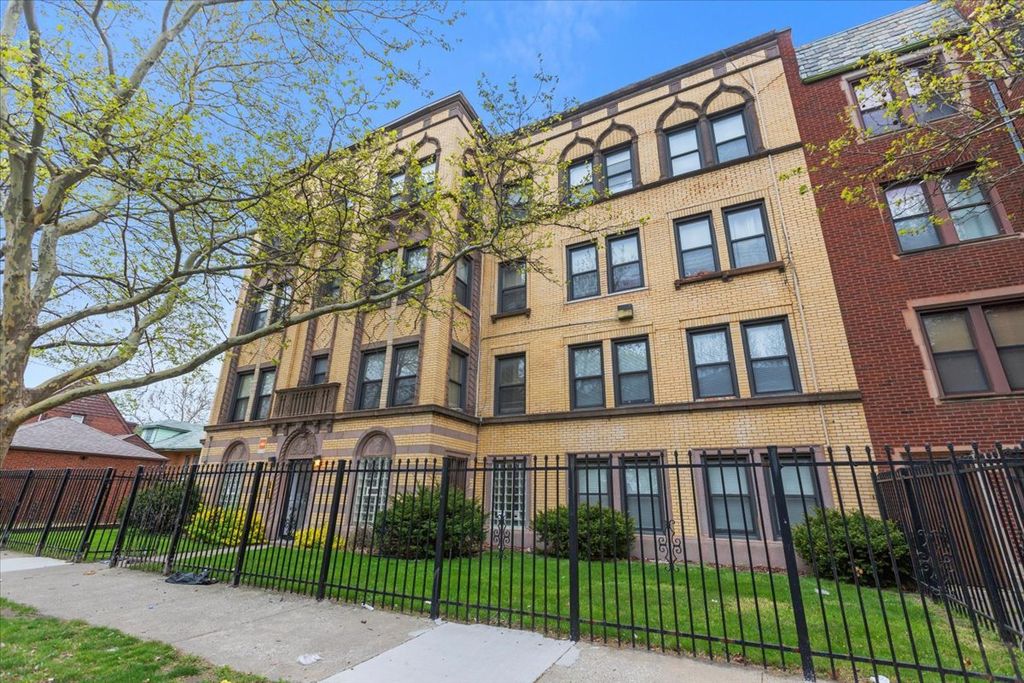 1934 E 74th Street 303, Chicago, IL 60649