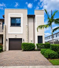 20636 NE 5th Place, Miami, FL 33179