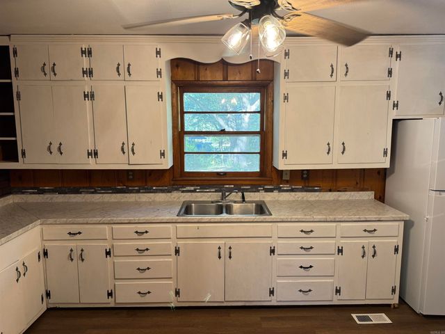 100 E Lincoln, Searcy, AR 72143