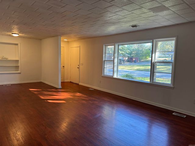 100 E Lincoln, Searcy, AR 72143