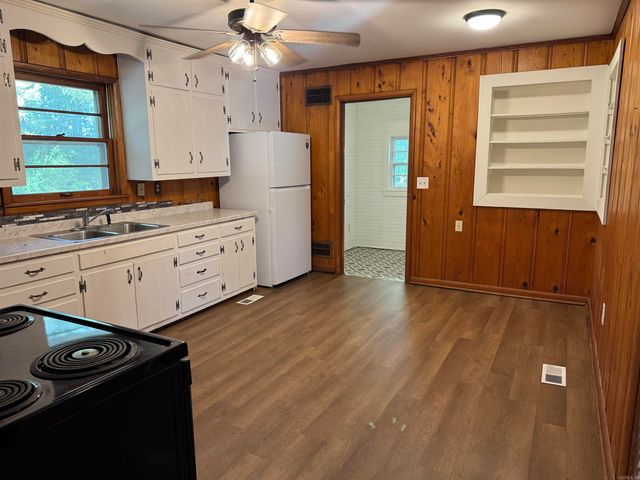 100 E Lincoln, Searcy, AR 72143