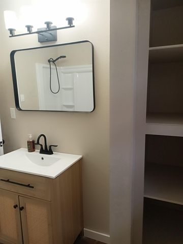 78 Saskatchewan Dr, Cherokee Village, AR 72529