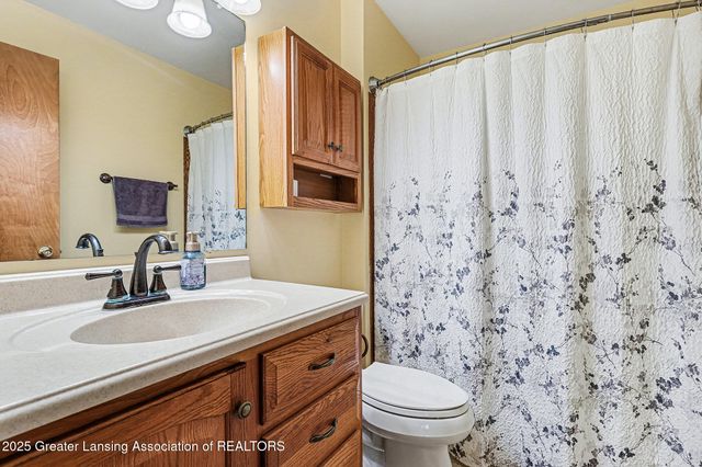 10210 Barnes Road, Eaton Rapids, MI 48827