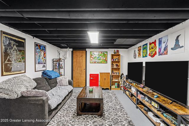 10210 Barnes Road, Eaton Rapids, MI 48827