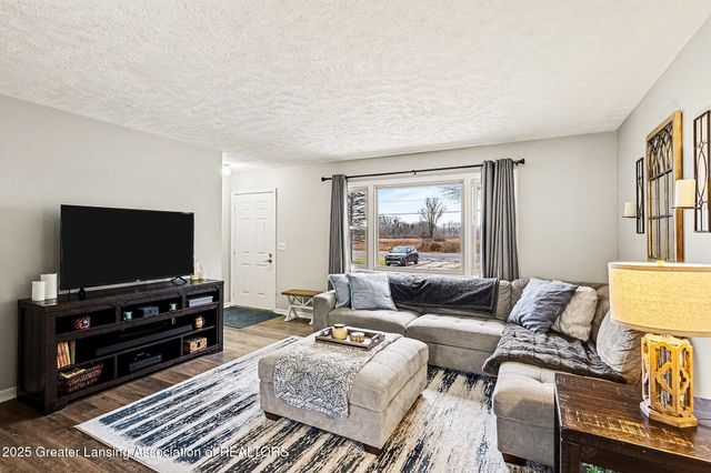 10210 Barnes Road, Eaton Rapids, MI 48827