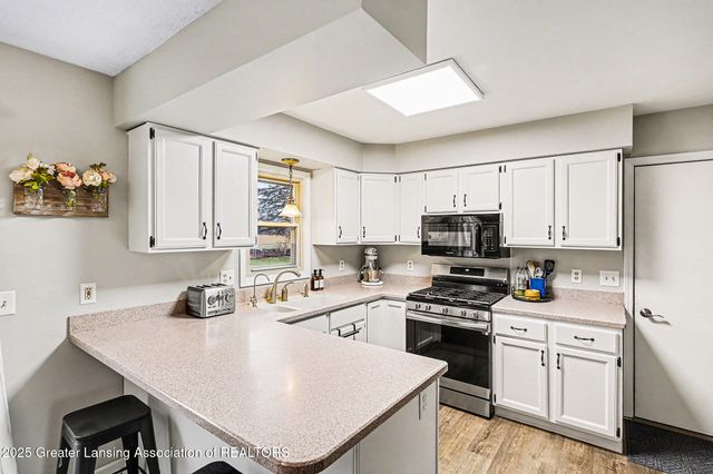 10210 Barnes Road, Eaton Rapids, MI 48827