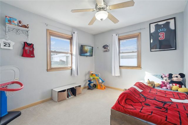 330 26th Street NW, Cedar Rapids, IA 52405