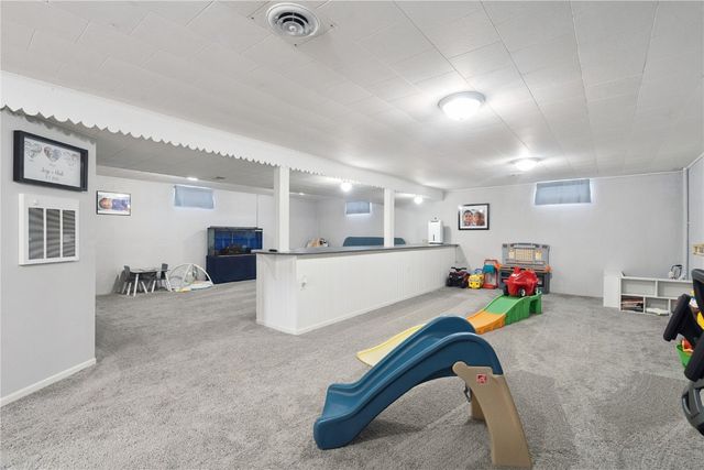 330 26th Street NW, Cedar Rapids, IA 52405