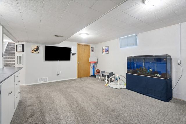 330 26th Street NW, Cedar Rapids, IA 52405