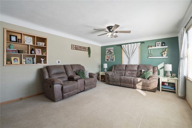 330 26th Street NW, Cedar Rapids, IA 52405