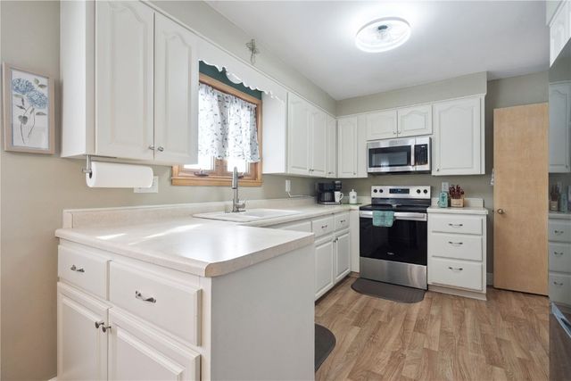 330 26th Street NW, Cedar Rapids, IA 52405