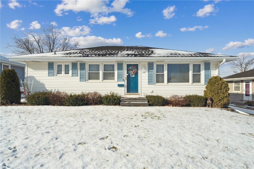 330 26th Street NW, Cedar Rapids, IA 52405