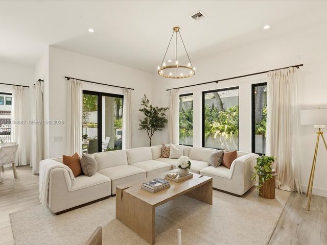 3439 N Brookfield Cir N, Hollywood, FL 33312