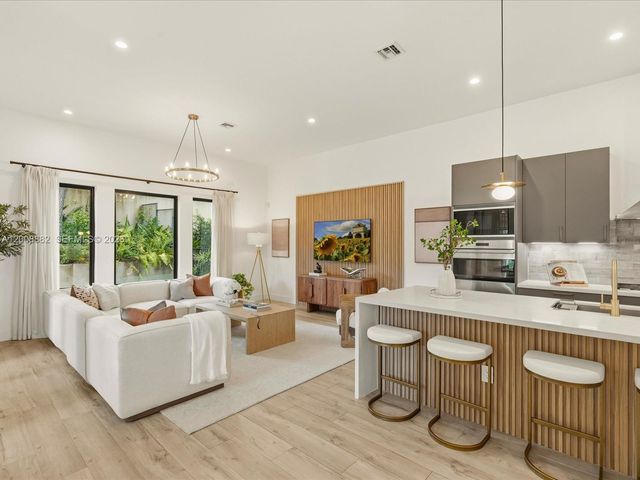 3439 N Brookfield Cir N, Hollywood, FL 33312