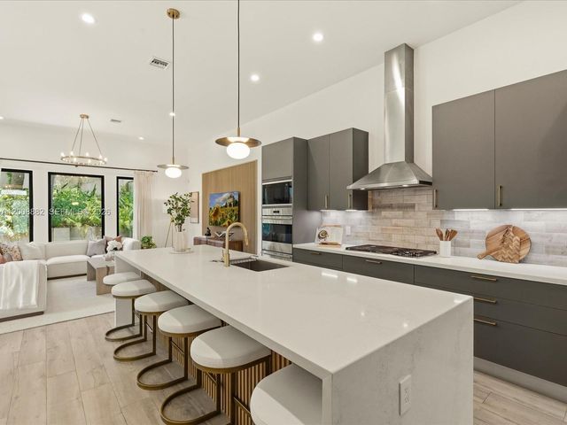 3439 N Brookfield Cir N, Hollywood, FL 33312