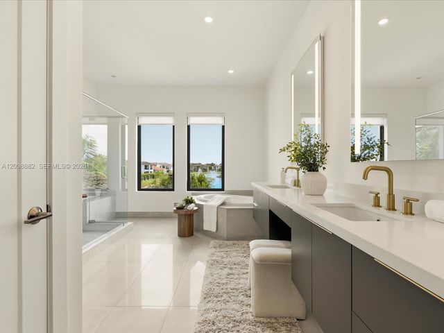 3439 N Brookfield Cir N, Hollywood, FL 33312