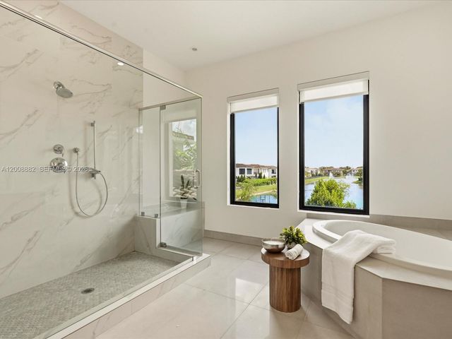 3439 N Brookfield Cir N, Hollywood, FL 33312