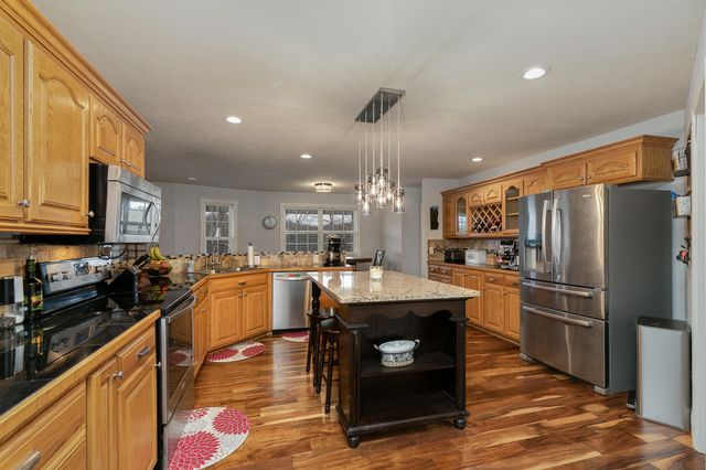 810 S 14th Avenue, Ozark, MO 65721