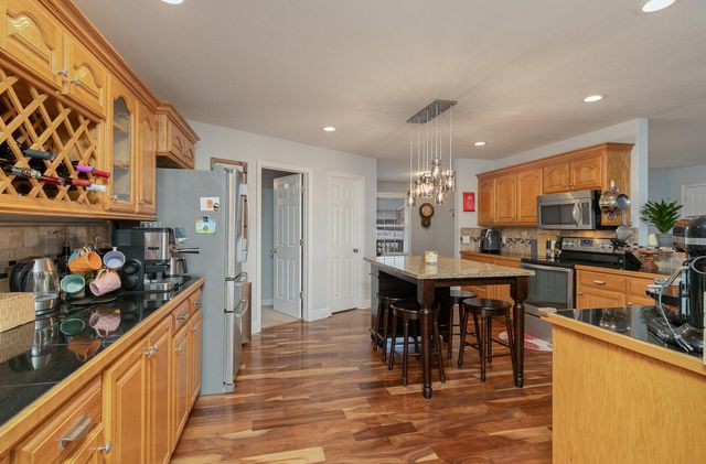 810 S 14th Avenue, Ozark, MO 65721