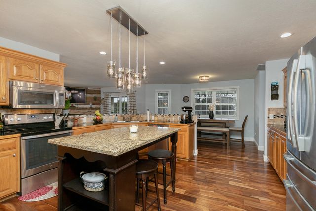 810 S 14th Avenue, Ozark, MO 65721