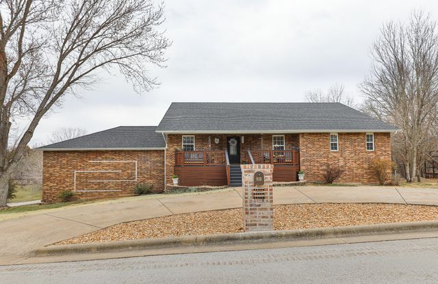 810 S 14th Avenue, Ozark, MO 65721
