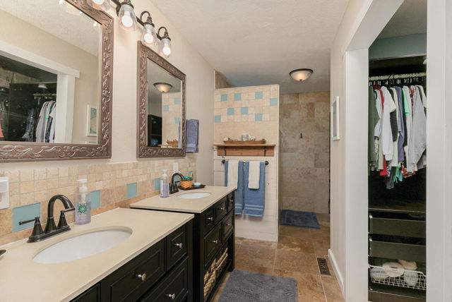 810 S 14th Avenue, Ozark, MO 65721