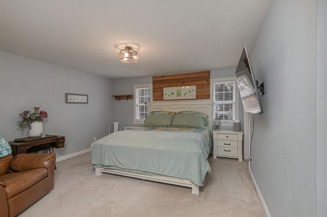 810 S 14th Avenue, Ozark, MO 65721