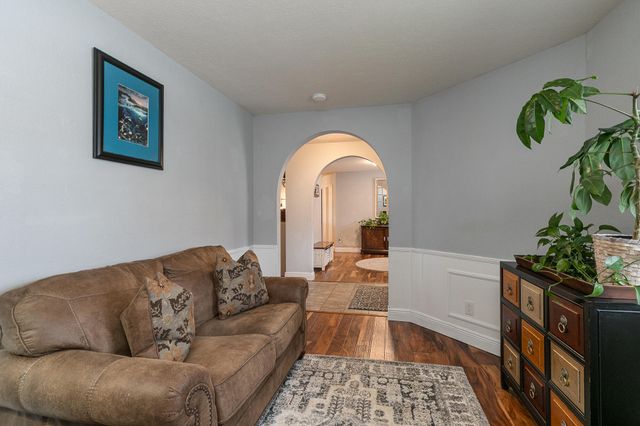 810 S 14th Avenue, Ozark, MO 65721