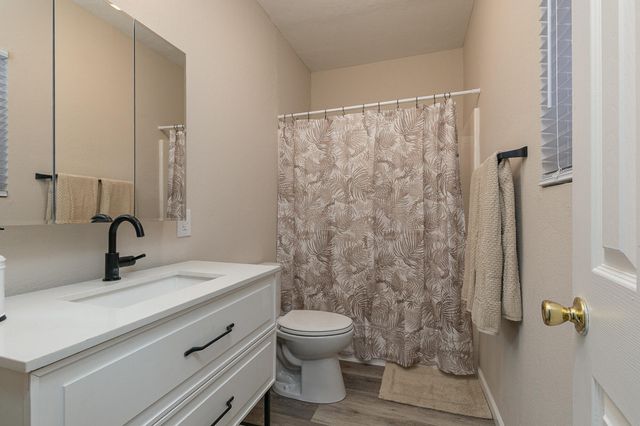 810 S 14th Avenue, Ozark, MO 65721