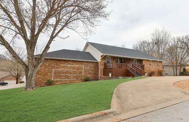 810 S 14th Avenue, Ozark, MO 65721