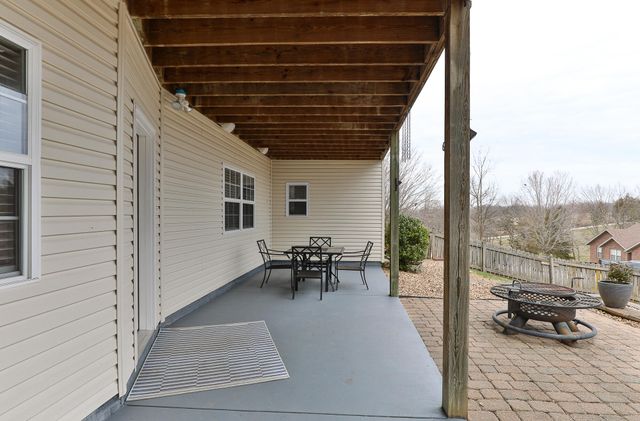 810 S 14th Avenue, Ozark, MO 65721