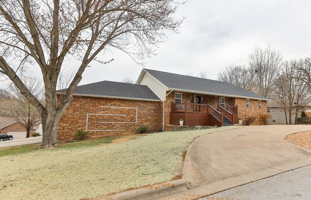 810 S 14th Avenue, Ozark, MO 65721