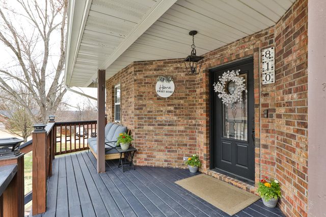 810 S 14th Avenue, Ozark, MO 65721