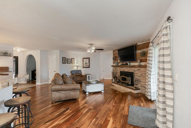 810 S 14th Avenue, Ozark, MO 65721